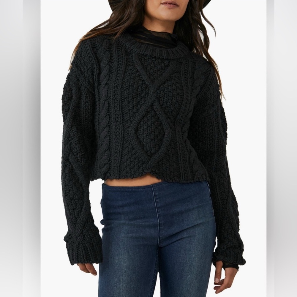 Free People sweater cotton cable knit black  sz small cropped length long sleeve